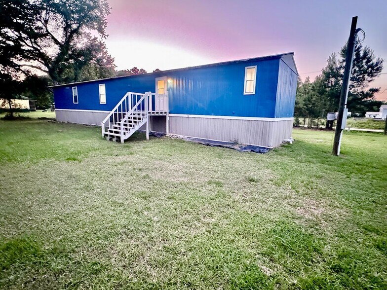 Building Photo - 15637 Sims Ln