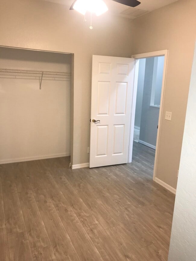 Building Photo - 895 Pipers Cay Dr