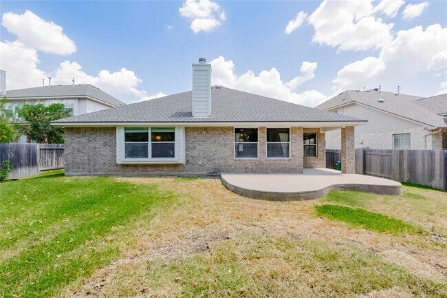 Building Photo - 15220 Fernhill Dr