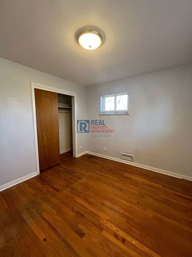 Building Photo - 2564 S Yates St