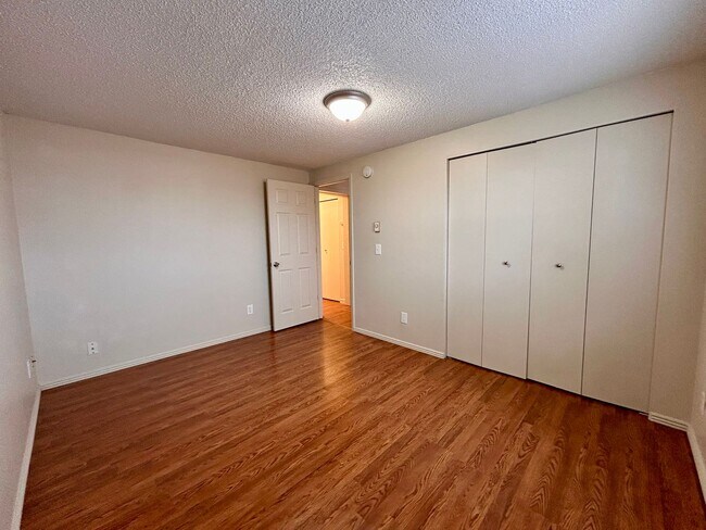 Building Photo - $0 DEPOSIT OPTION. COZY 2-BEDROOM CONDO WITH NO CARPET, 2 PARKING SPACES, IN WESTMINSTER. WITH EA...