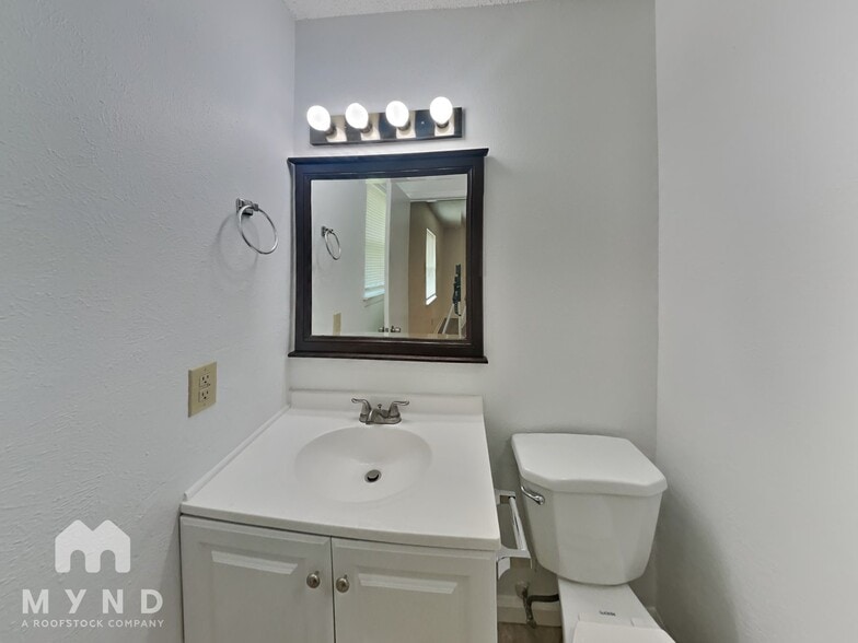 Building Photo - 709 Croydon Dr