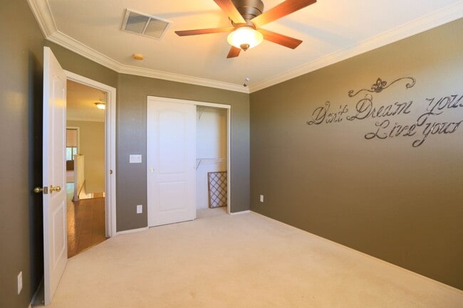 Building Photo - Dove Valley charmer