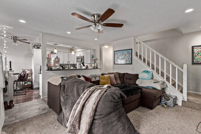 Building Photo - Lovely Three bed / Two bath for rent
