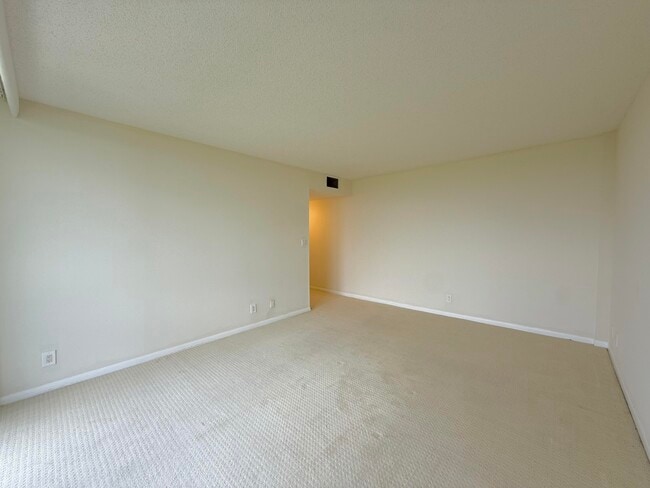 Building Photo - 2000 Presidential Way