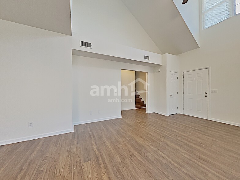 Building Photo - 6852 Scarlet Ridge Dr