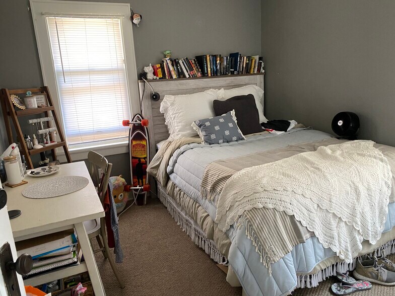 Building Photo - 3078 N Bartlett Ave