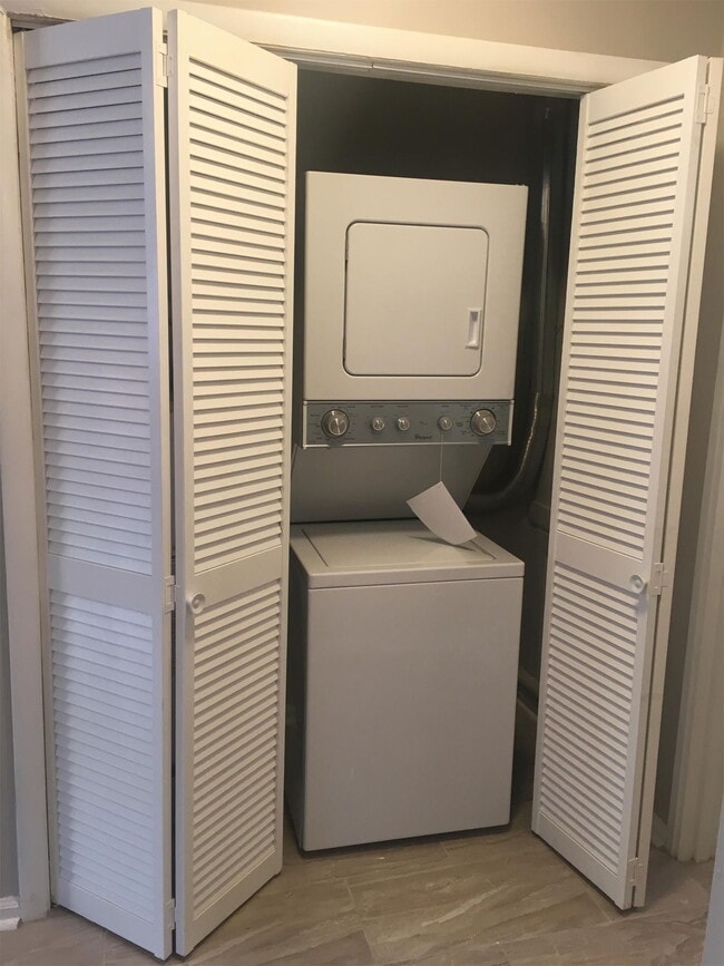 Building Photo - 767 Greenwood Ave NE