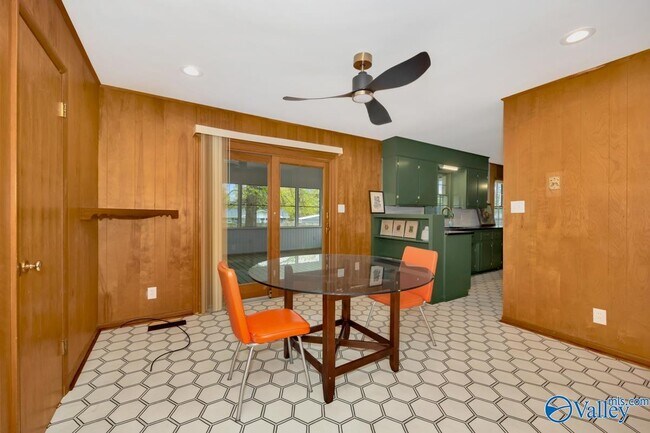 Building Photo - 1610 Chapman Ave NE