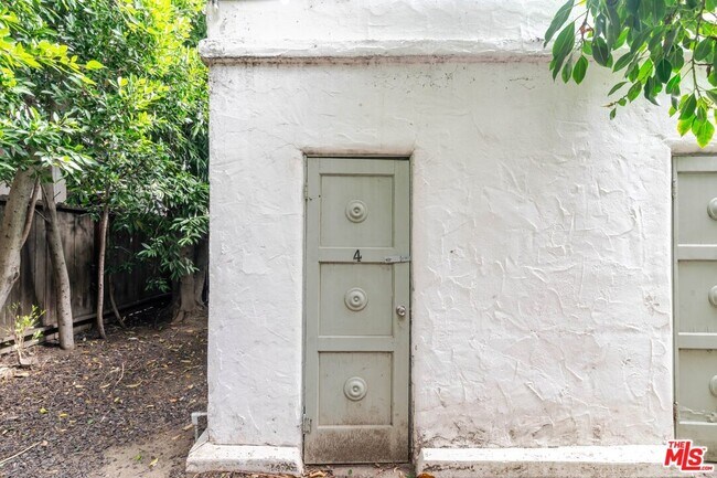 Building Photo - 1132 N Vista St