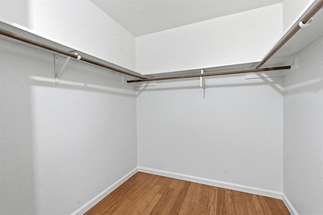 Building Photo - 6631 Valleyside Rd