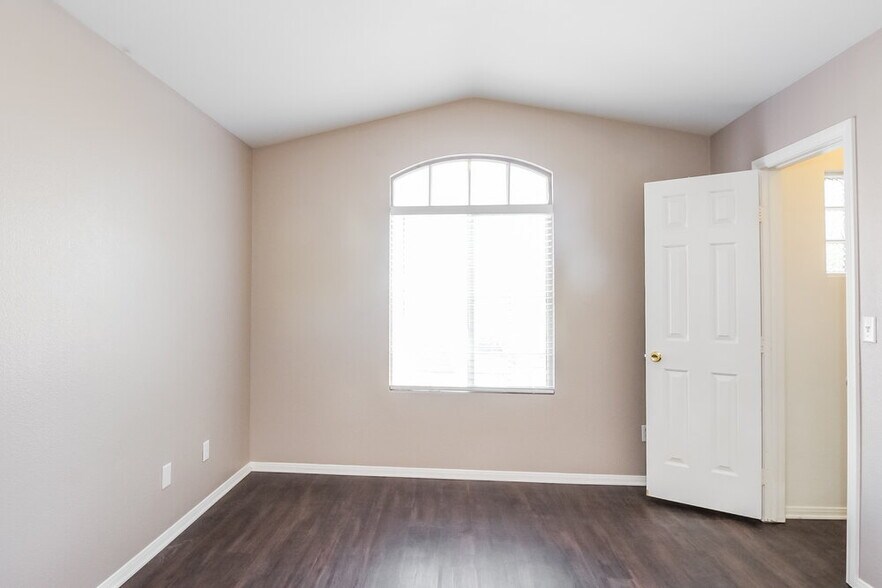 Building Photo - 4446 Wild Honey Ct