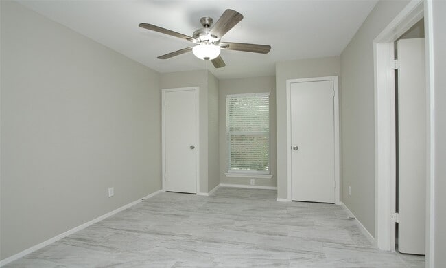 Building Photo - 833 Lakeview Dr