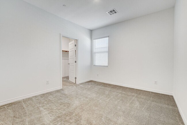 Building Photo - Single Story 3 Bedroom Home in Henderson!