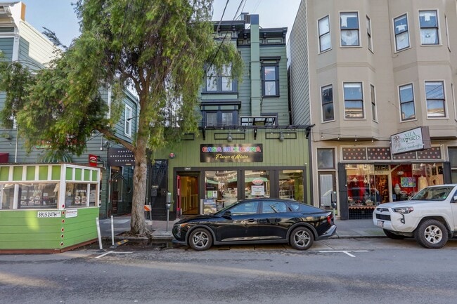 Building Photo - 3 Bed / 2 Bath pet friendly large and sunny unit on 24th St in Noe Valley. YouTube tour!