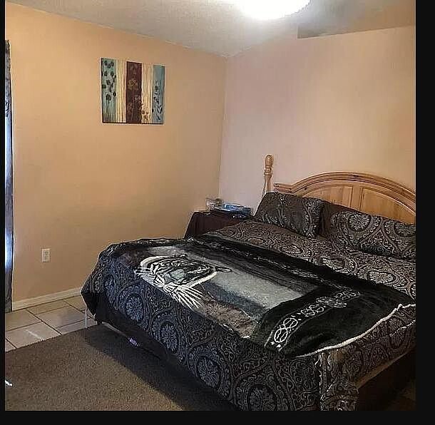 Spacious master bedroom - 881 Vanderbilt Dr