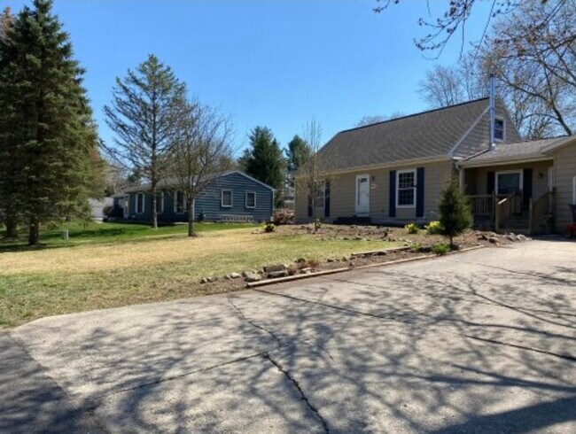 Front of House - 6962 Adaside Dr SE