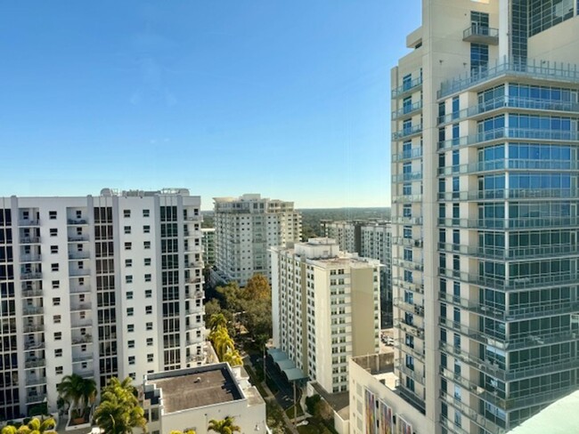 Building Photo - Beautiful Downtown Condo