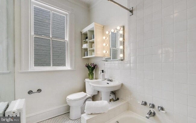 Building Photo - 3021 Dumbarton St NW