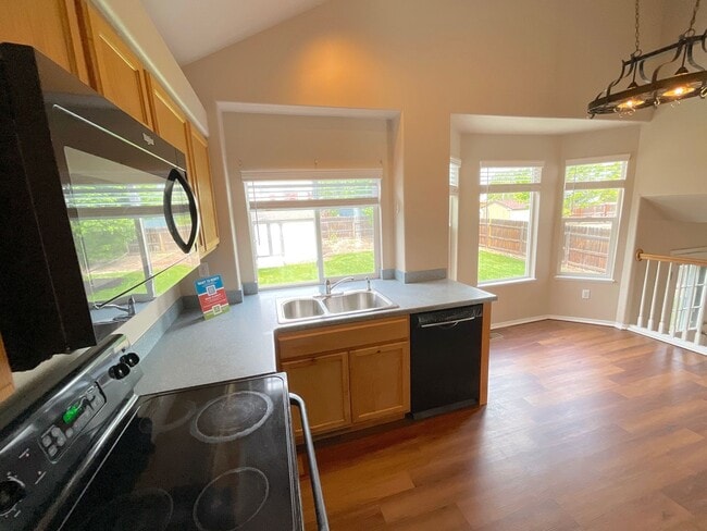 Building Photo - 5 Bedroom Home Available Near Briargate Pkwy & Austin Bluffs Pkwy!