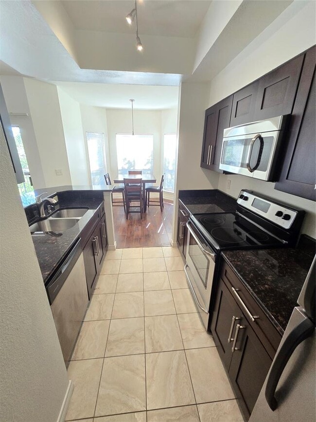 Building Photo - 6000 Shepherd Mountain Cove