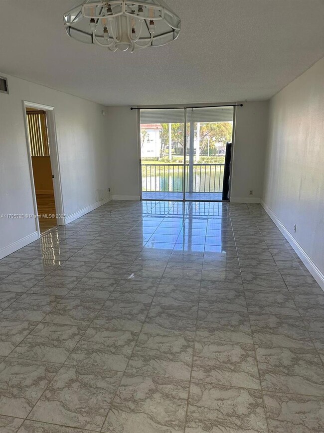 Building Photo - 8970 S Hollybrook Blvd