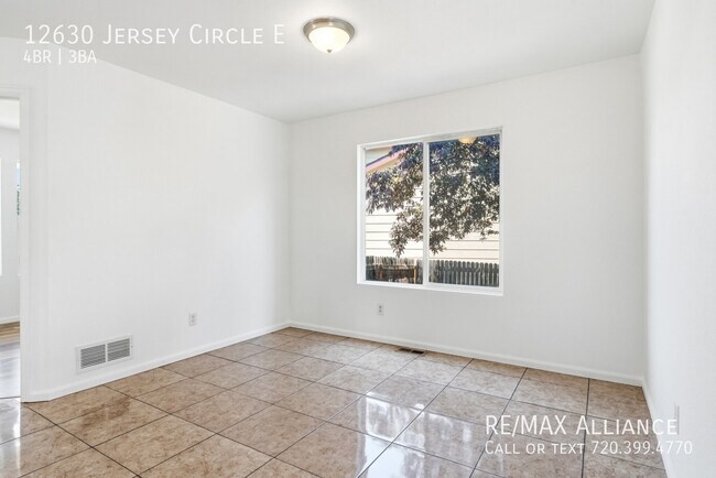 Building Photo - 12630 Jersey Cir E