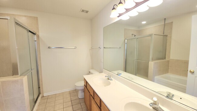 Building Photo - 360 Grape Vine Trl