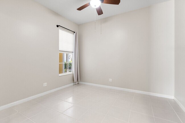Building Photo - ** ISLAND WALK ** 3 BED + DEN / 2.5 BATH -...