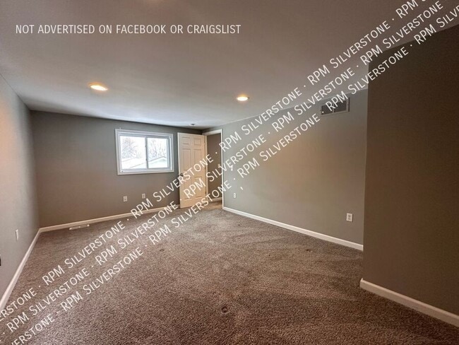 Building Photo - 3113 Emmons Ave