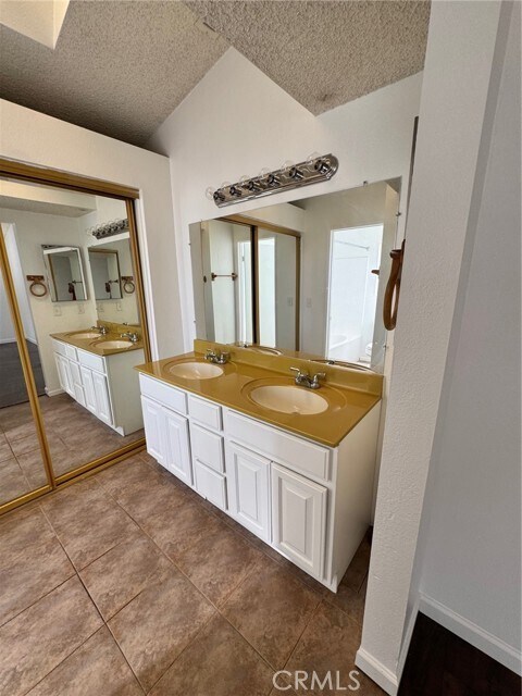 Building Photo - 5139 Independence Ct