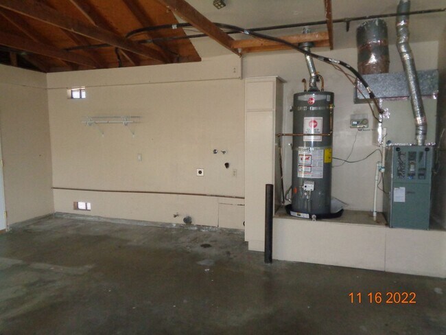 Building Photo - West Lancaster Home Offering 1383 sq. ft.