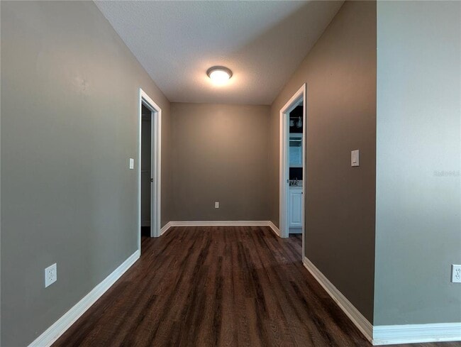 Building Photo - 138 SW Gremlin Way