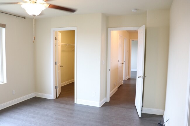 Building Photo - 864 Pinewood Ave