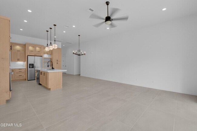 Building Photo - 12825 Middlesbrough Ave