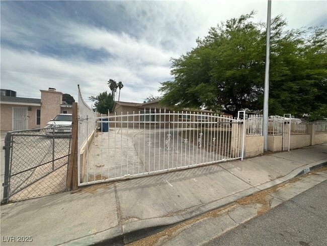 Building Photo - 4521 Swandale Ave