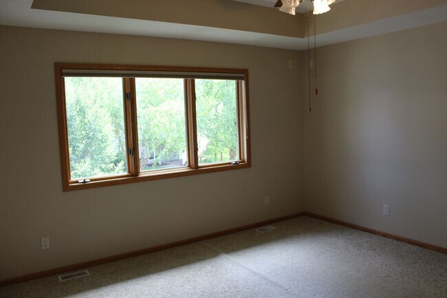 Building Photo - AVAILABLE JULY 2026!!! Incredible 3 bedroom, 2-1/2 bath duplex style condominium on Iowa City Eas...