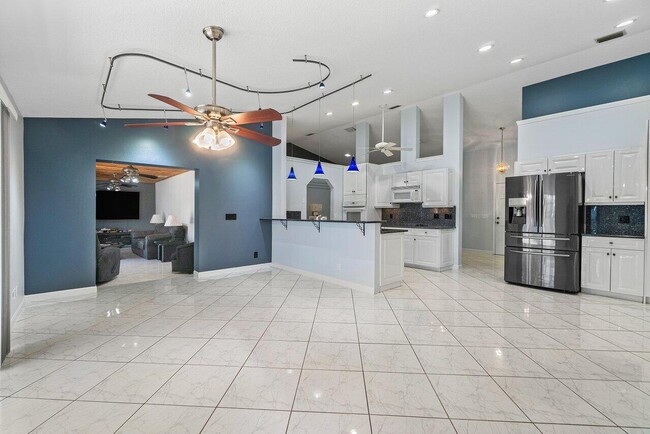Building Photo - 61 W Rubber Tree Dr
