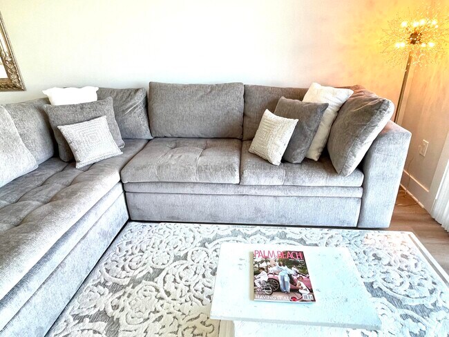 Building Photo - 616 Clearwater Park Rd