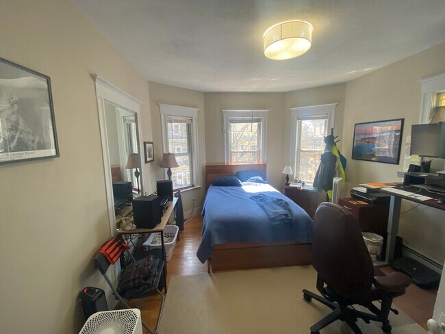 Building Photo - 11 Aberdeen Rd