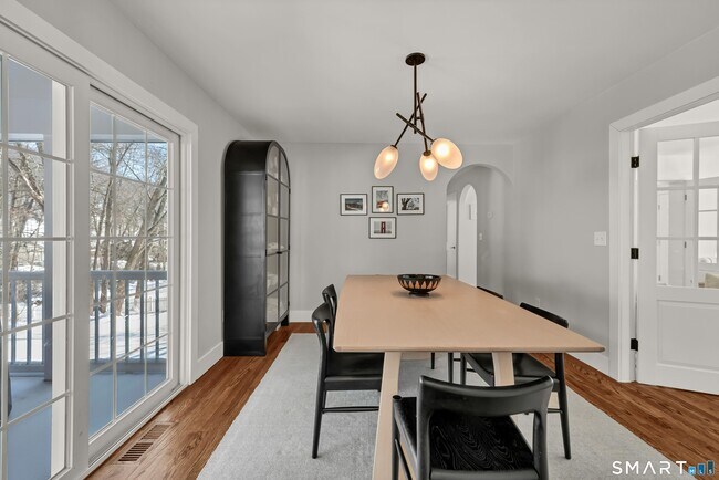 Building Photo - 5 Main Dr