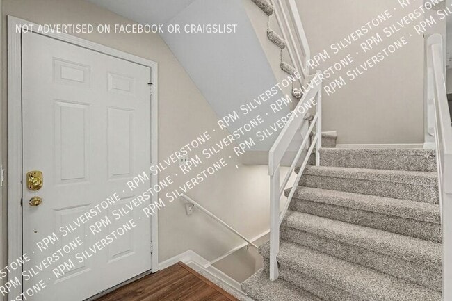 Building Photo - 452 Farmridge Ct