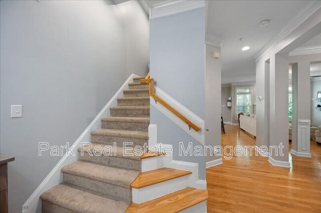 Building Photo - 221 Towne Ridge Ln