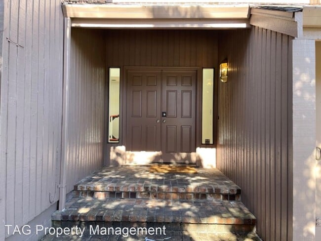 Building Photo - 4 br, 2.5 bath House - 5590 Highland Dr