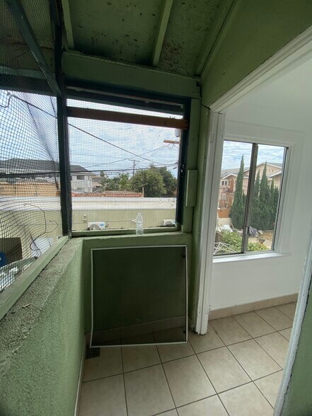 Balcony View Entry - 1586 W 29th St