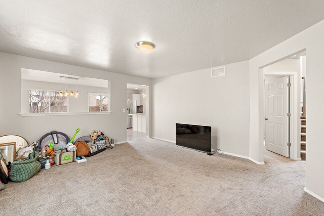 Building Photo - 1101 W Apple Pine St