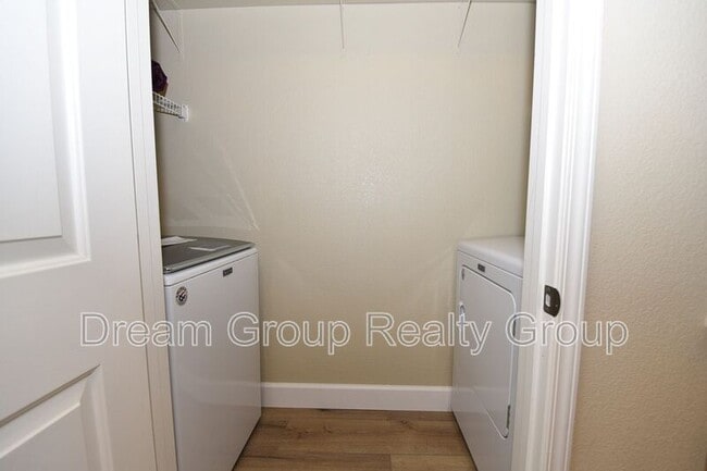 Building Photo - 8555 W Russell Rd