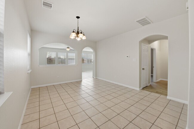 Building Photo - 1702 Bonnyton Ln