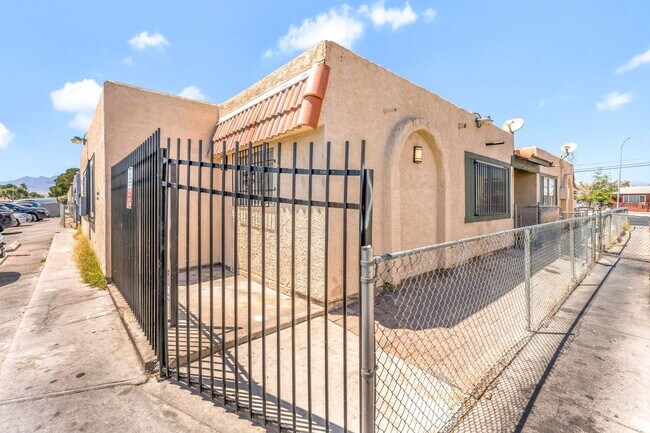Building Photo - 5309 W Cheyenne Ave