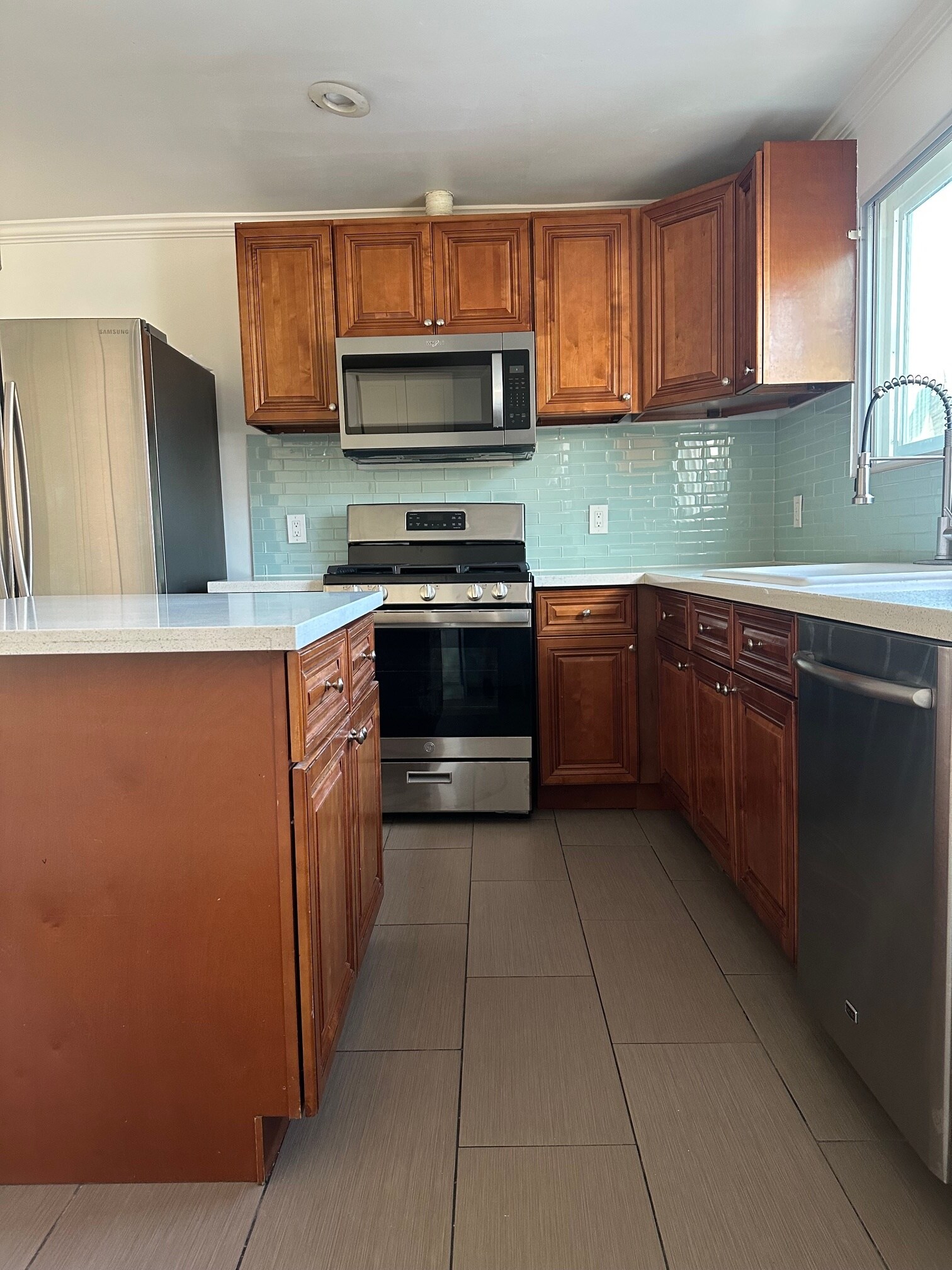 Kitchen - 11828 State St